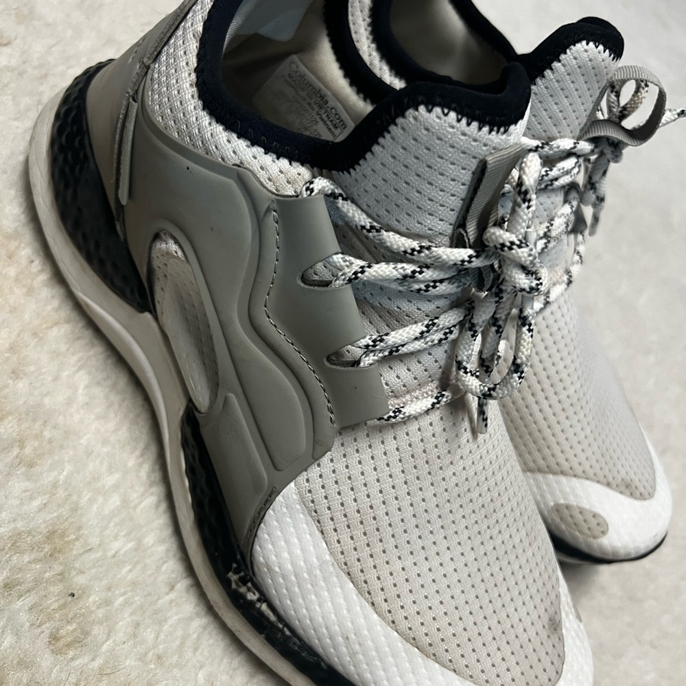 Columbia Men's White and Gray Sneakers